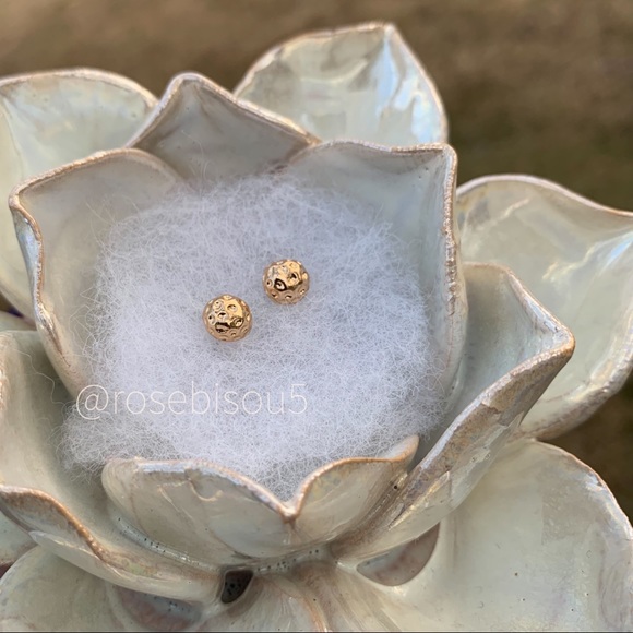 💋🆕Textured Rose Gold Ball Stud Earrings - Picture 4 of 4